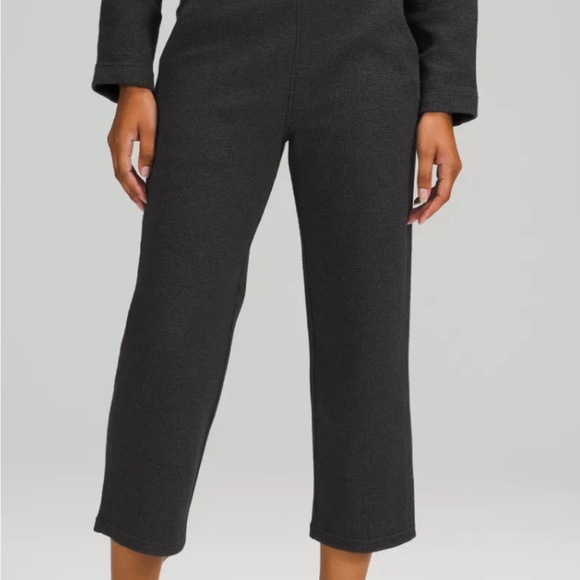 Lulu Ribbed Straight Leg SHR Crop - Picture 5 of 10